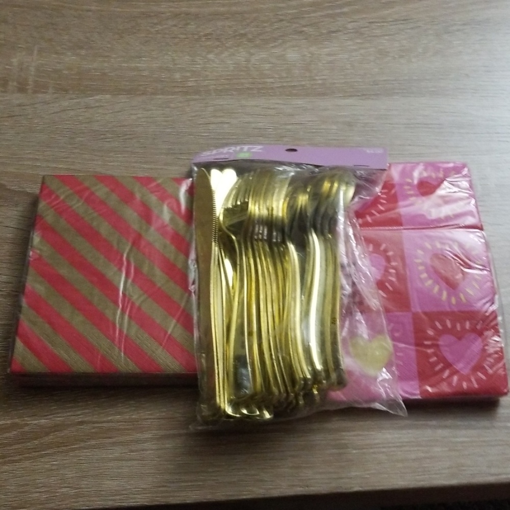 Plastic silverware/napkins